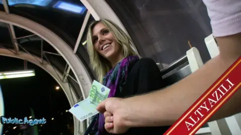 Saatçi Zenci Yevmiyeyi Dilli Amcığa Basıyor