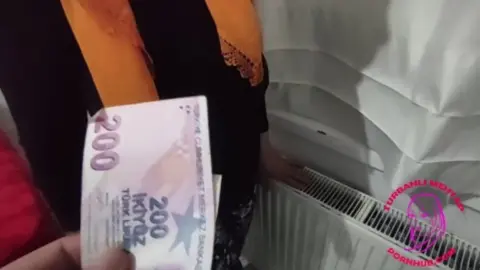 Dimdik Göğüslerini İndirecek Erkek Arıyorum Diyen Sarışının Sonu